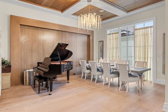 Image No.11-6 Bed Property for sale