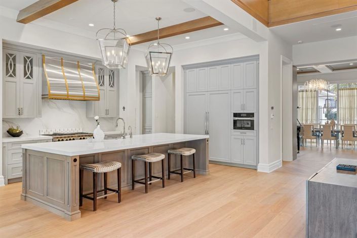 Image No.13-6 Bed Property for sale