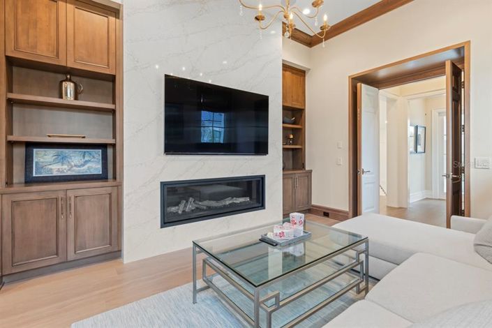 Image No.24-6 Bed Property for sale