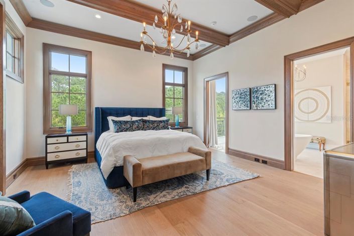 Image No.26-6 Bed Property for sale