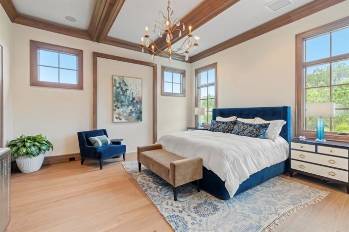 Image No.27-6 Bed Property for sale