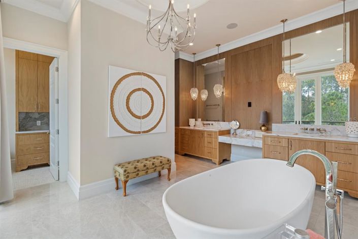 Image No.28-6 Bed Property for sale