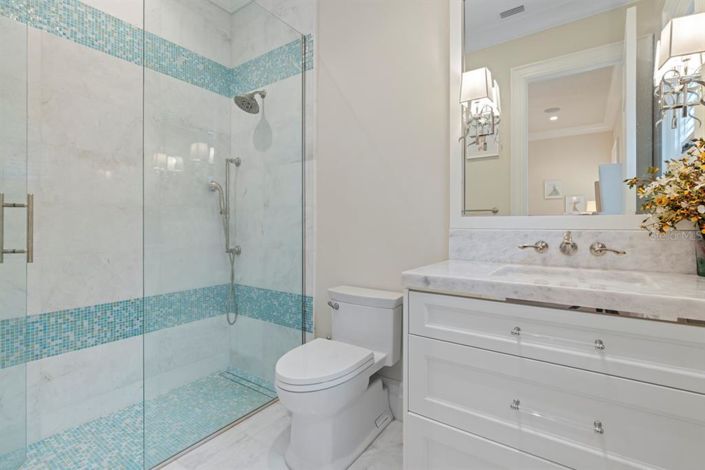 Image No.32-6 Bed Property for sale