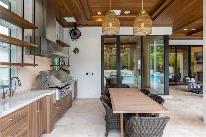 Image No.37-6 Bed Property for sale