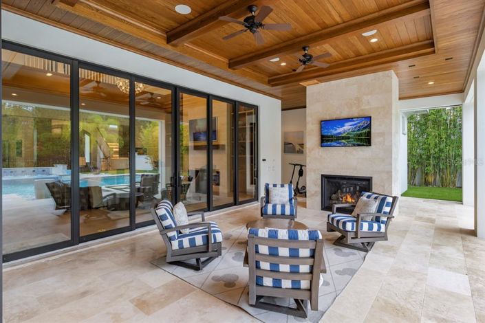 Image No.39-6 Bed Property for sale