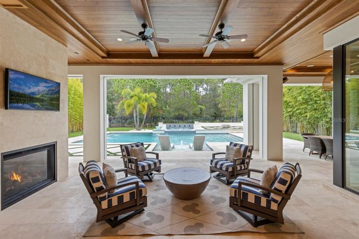 Image No.40-6 Bed Property for sale