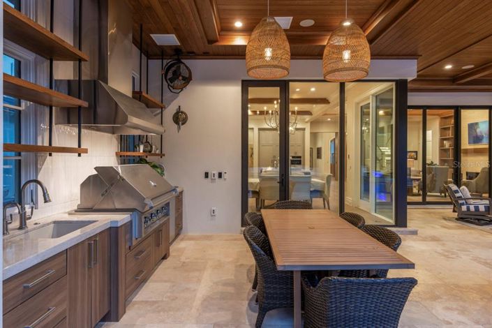 Image No.42-6 Bed Property for sale