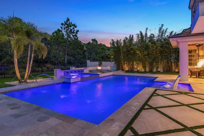 Image No.50-6 Bed Property for sale