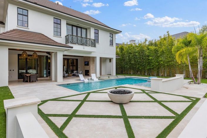 Image No.52-6 Bed Property for sale