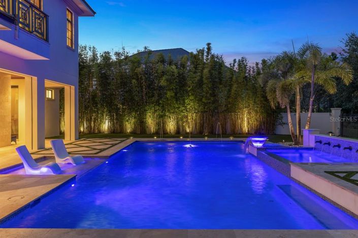 Image No.55-6 Bed Property for sale