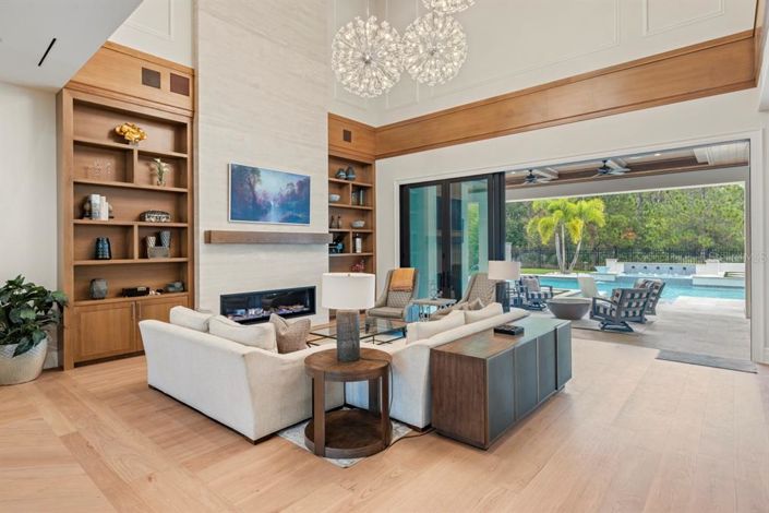 Image No.6-6 Bed Property for sale