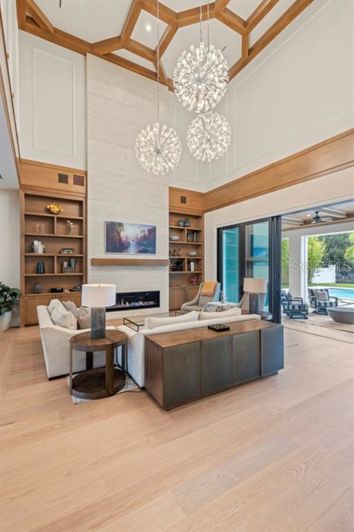 Image No.7-6 Bed Property for sale