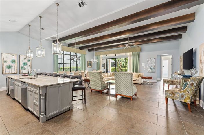 Image No.10-9 Bed Property for sale