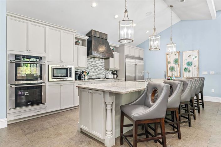 Image No.12-9 Bed Property for sale