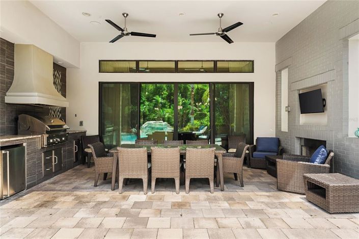 Image No.13-9 Bed Property for sale