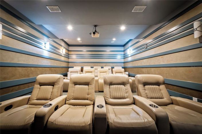 Image No.16-9 Bed Property for sale