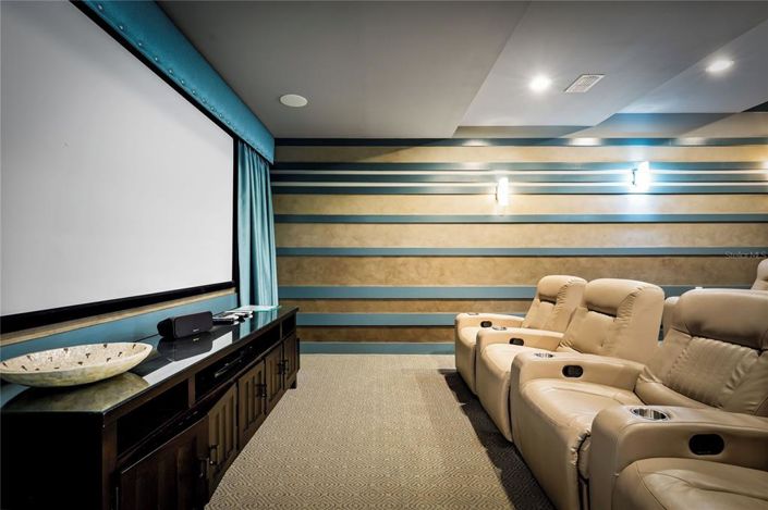 Image No.18-9 Bed Property for sale