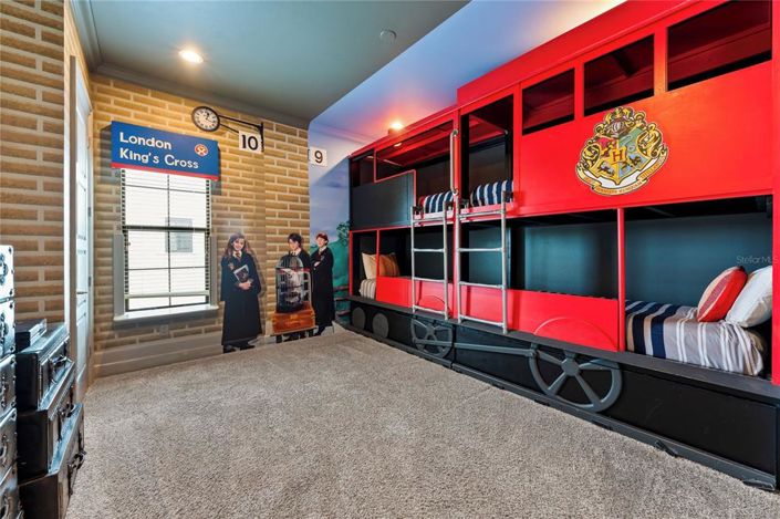 Image No.24-9 Bed Property for sale