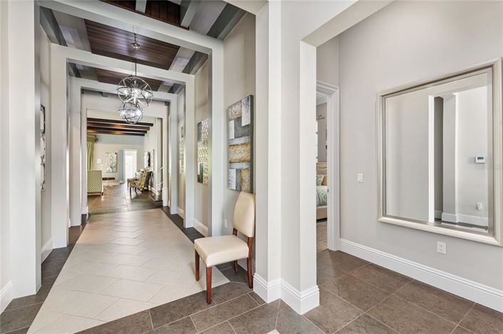 Image No.5-9 Bed Property for sale