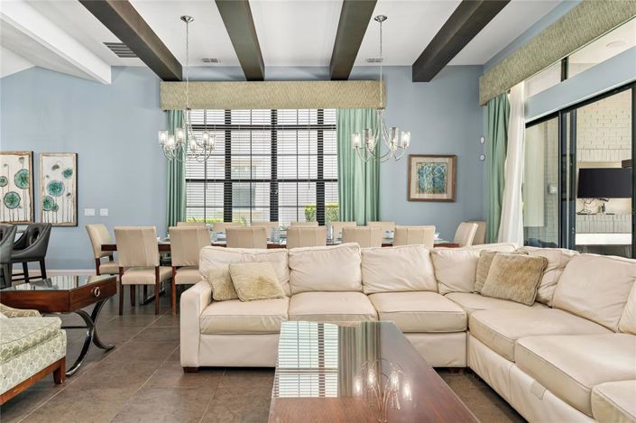 Image No.6-9 Bed Property for sale