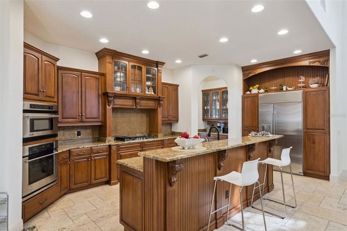 Image No.16-6 Bed Property for sale