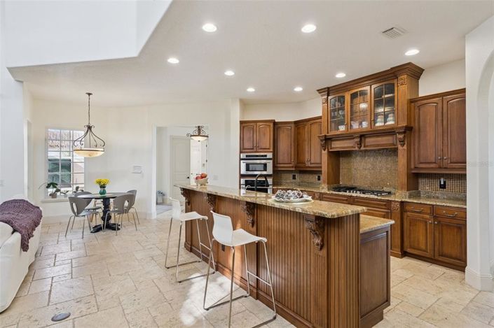 Image No.19-6 Bed Property for sale