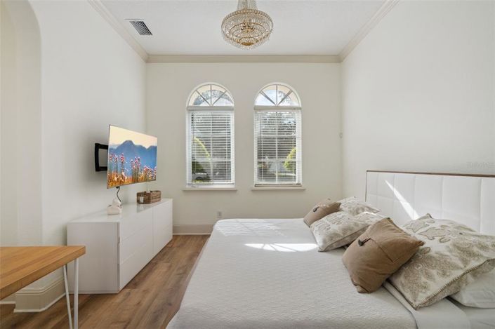 Image No.30-6 Bed Property for sale