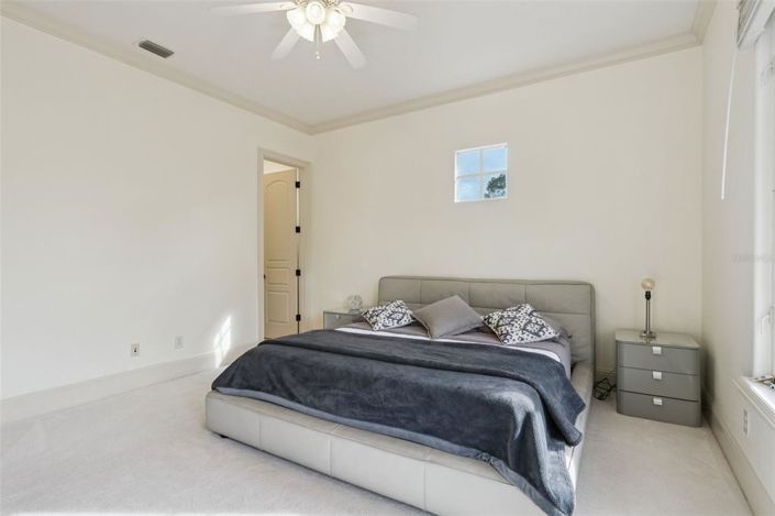 Image No.36-6 Bed Property for sale