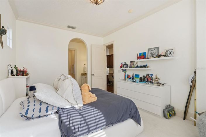 Image No.40-6 Bed Property for sale