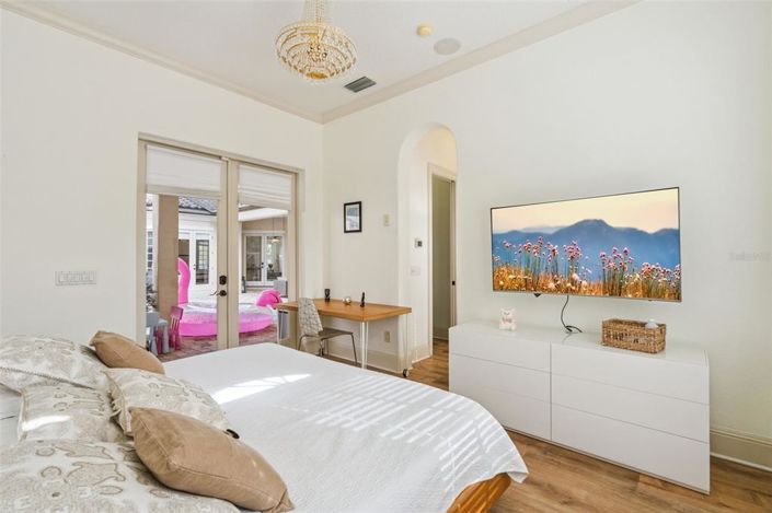 Image No.42-6 Bed Property for sale