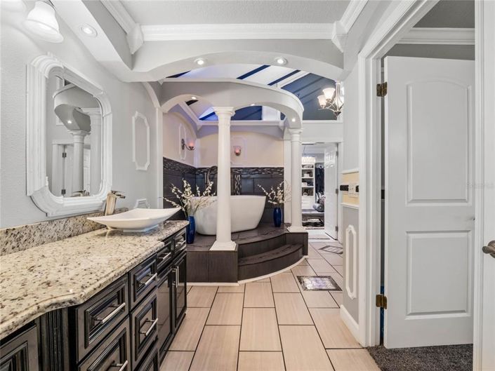 Image No.12-4 Bed Property for sale