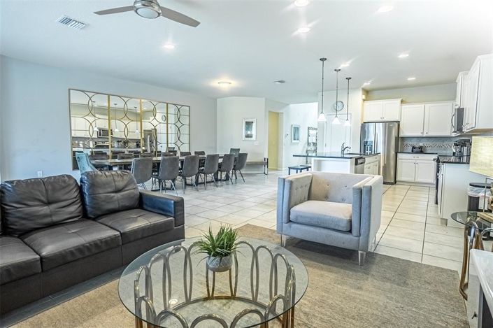 Image No.10-8 Bed Property for sale