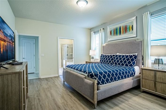 Image No.11-8 Bed Property for sale