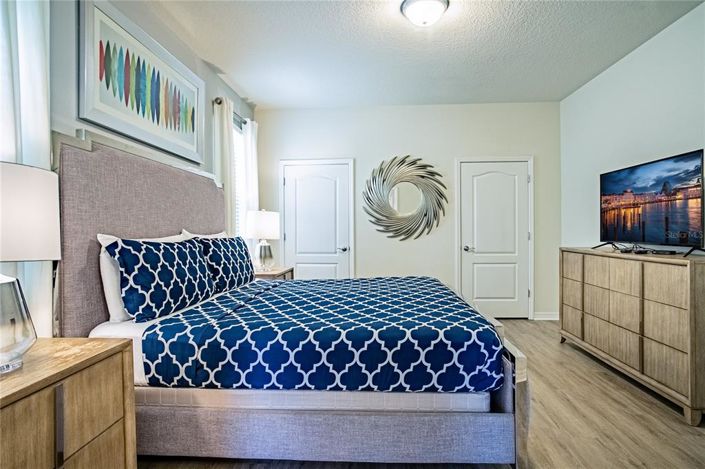 Image No.12-8 Bed Property for sale