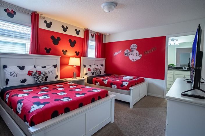 Image No.14-8 Bed Property for sale