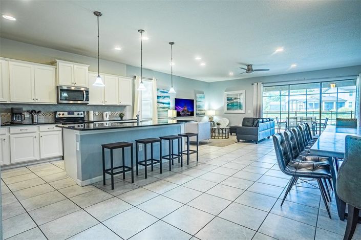 Image No.4-8 Bed Property for sale