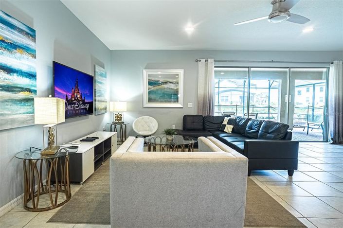 Image No.8-8 Bed Property for sale