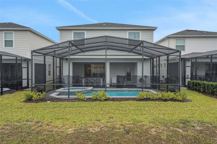 Image No.17-6 Bed Property for sale