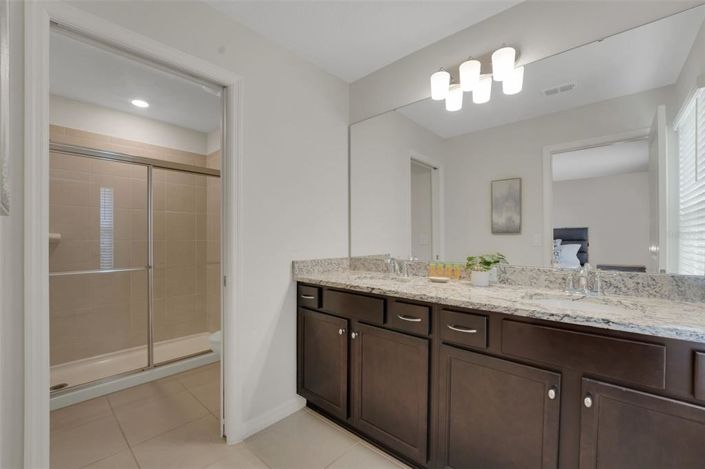 Image No.30-6 Bed Property for sale