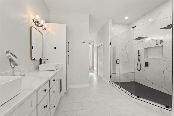 Image No.18-5 Bed Property for sale