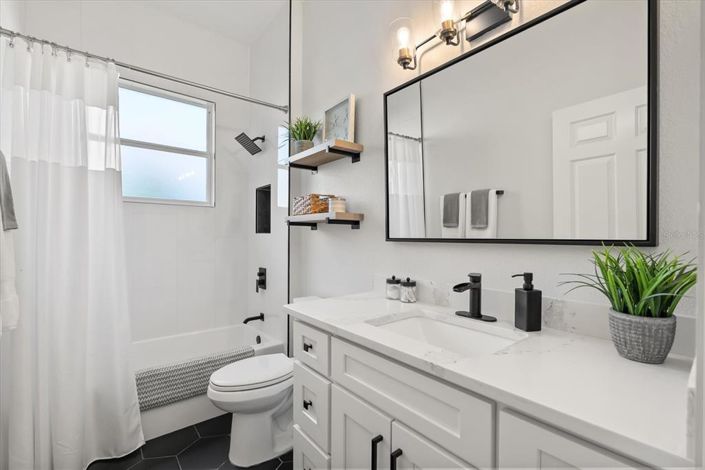 Image No.22-5 Bed Property for sale