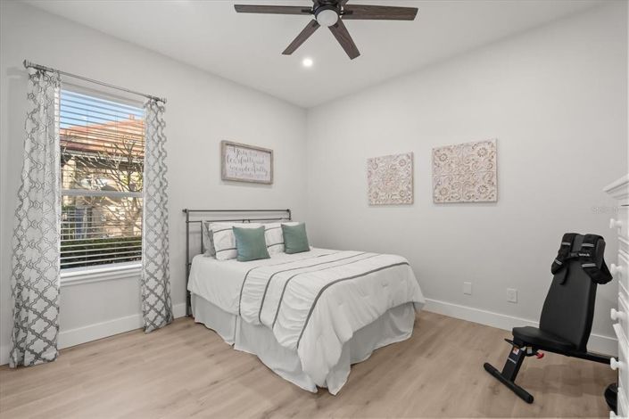 Image No.23-5 Bed Property for sale