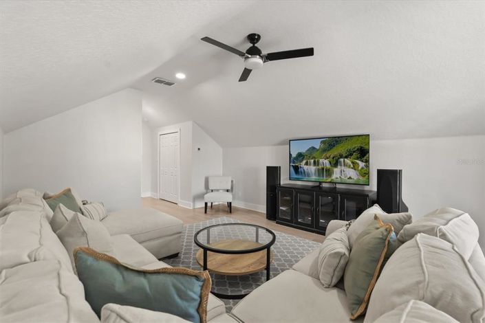 Image No.26-5 Bed Property for sale