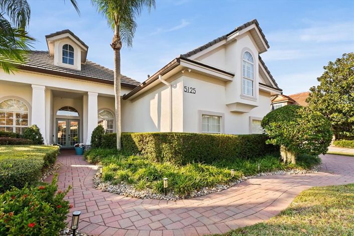 Image No.3-5 Bed Property for sale