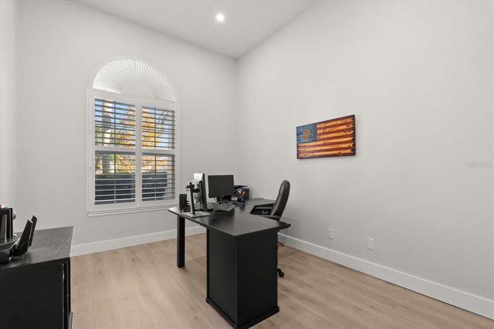 Image No.30-5 Bed Property for sale