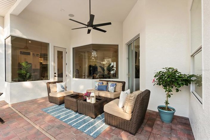 Image No.32-5 Bed Property for sale