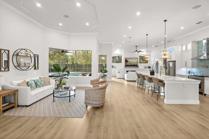 Image No.6-5 Bed Property for sale