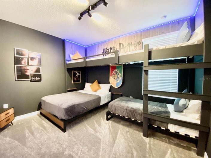 Image No.14-6 Bed Property for sale