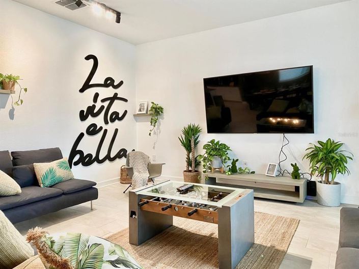 Image No.4-6 Bed Property for sale