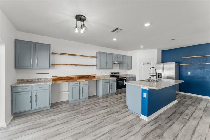 Image No.12-5 Bed Property for sale